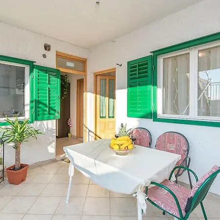 And Nevenka شقة ماكارسكا