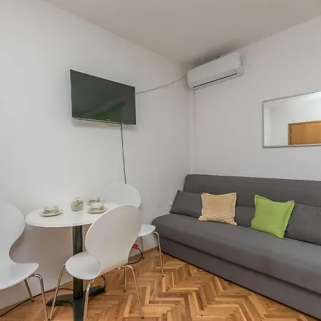 And Nevenka ماكارسكا