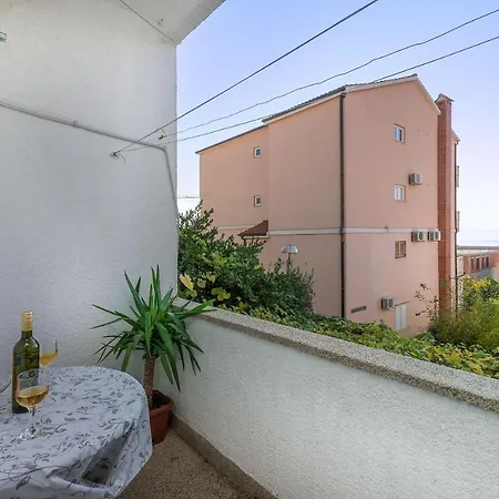 And Nevenka ماكارسكا