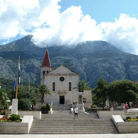 And Nevenka شقة *